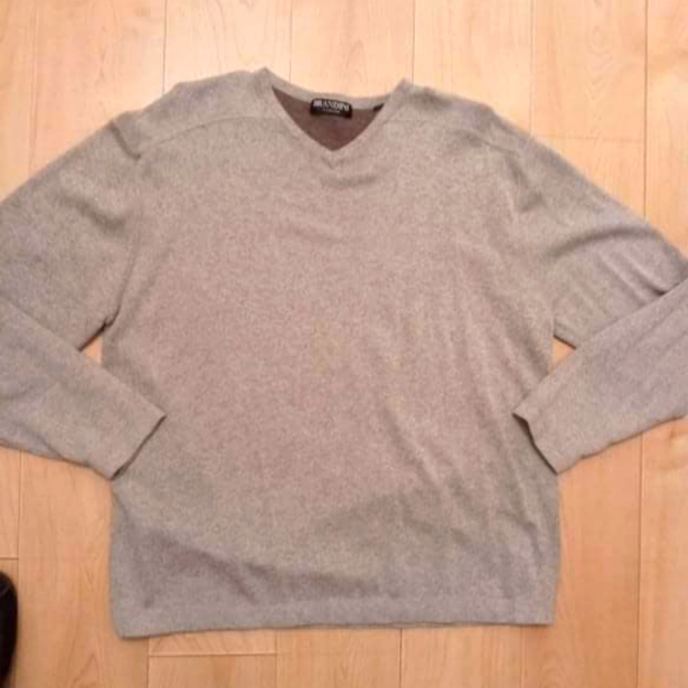Brandini Large Tan Long Sleeve V Neck Sweater
